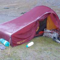 Popis: Ráno v údolíčku Gouiran - jinovatka všude