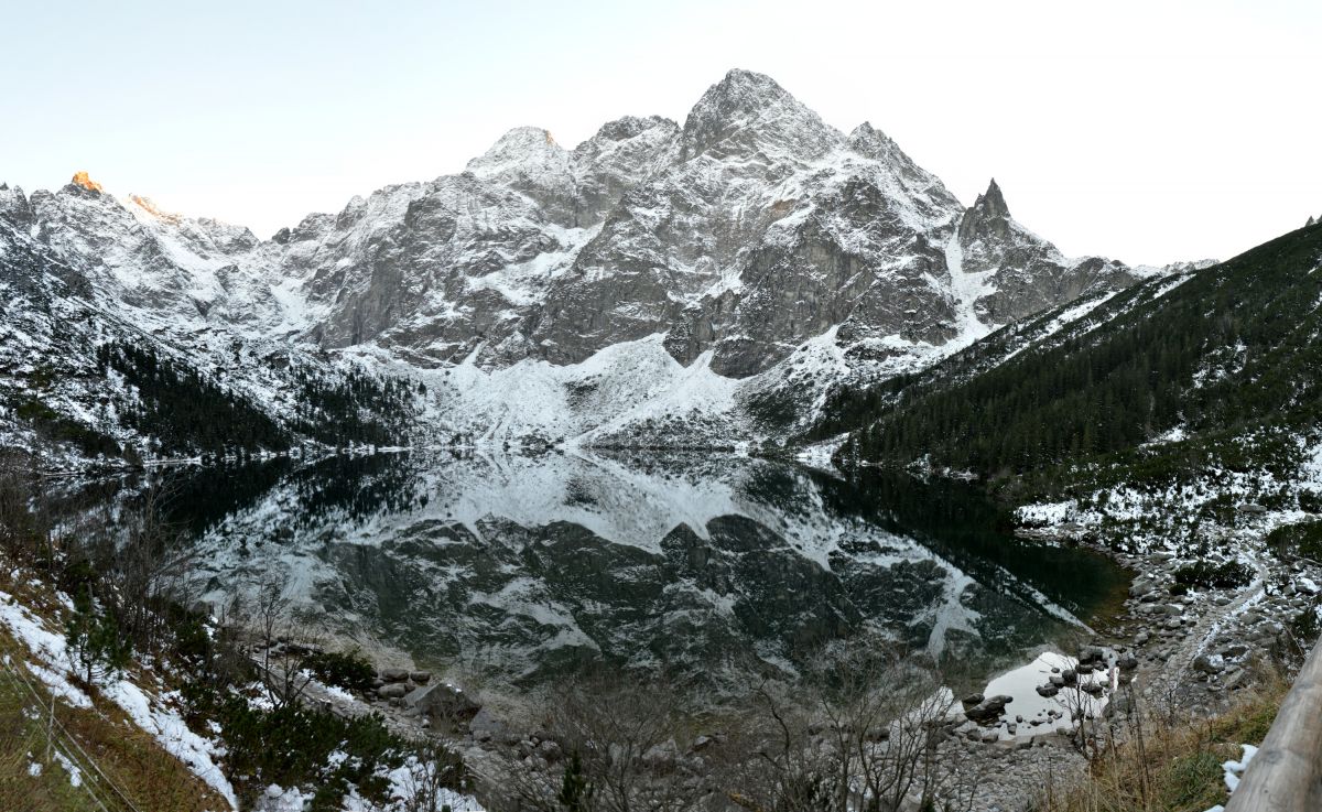 Největší tatranské jezero Morski oko, v Polsku, přímo pod Rysy (odpoledne)