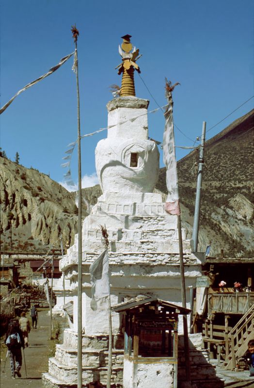 Ves Hongde: buddhistická stupa