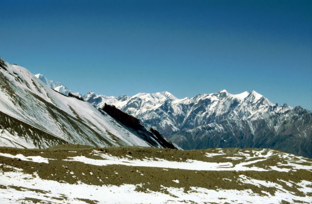 Ze sedla Thorong La, vlevo Dhaulágirský Himaláj