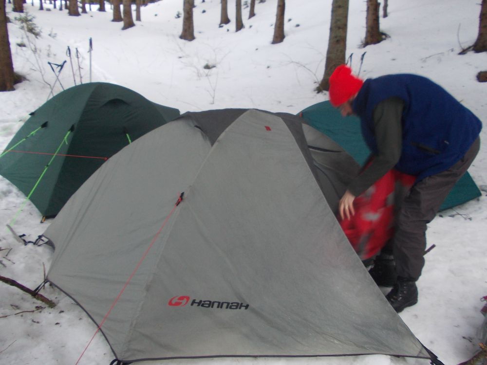 Nocleh druhou noc v údolí u chatek Pfarreralm (883 m); všichni spíme ve stanech