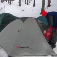 Popis: Nocleh druhou noc v údolí u chatek Pfarreralm (883 m); všichni spíme ve stanech