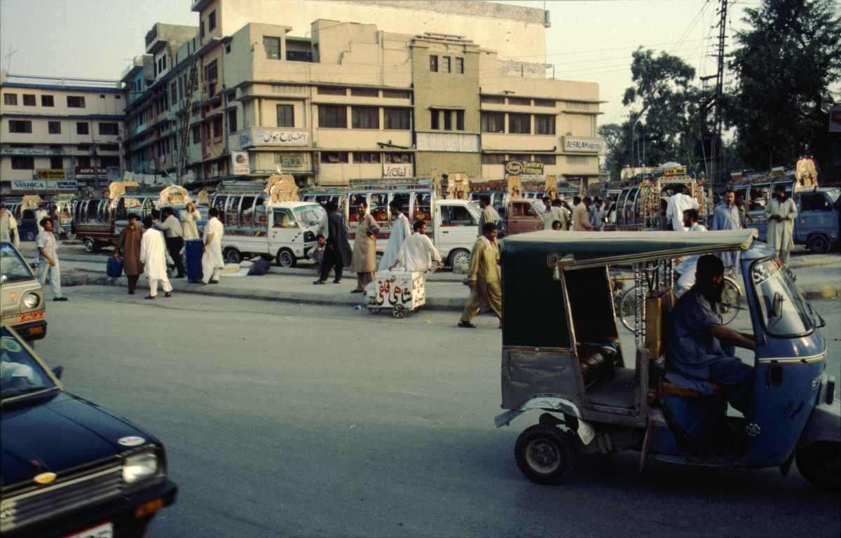 Pákistán: Rávalpindí (souměstí s hlavním městem s Islámábádem), stanoviště minibusů