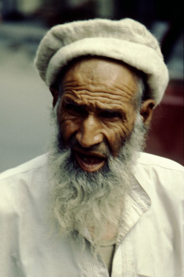 Město Gilgit, děda v typické čapce regionu Hunza