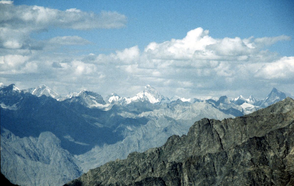 Ze sedla Burji La, asi Mašebrum, K2 v mraku