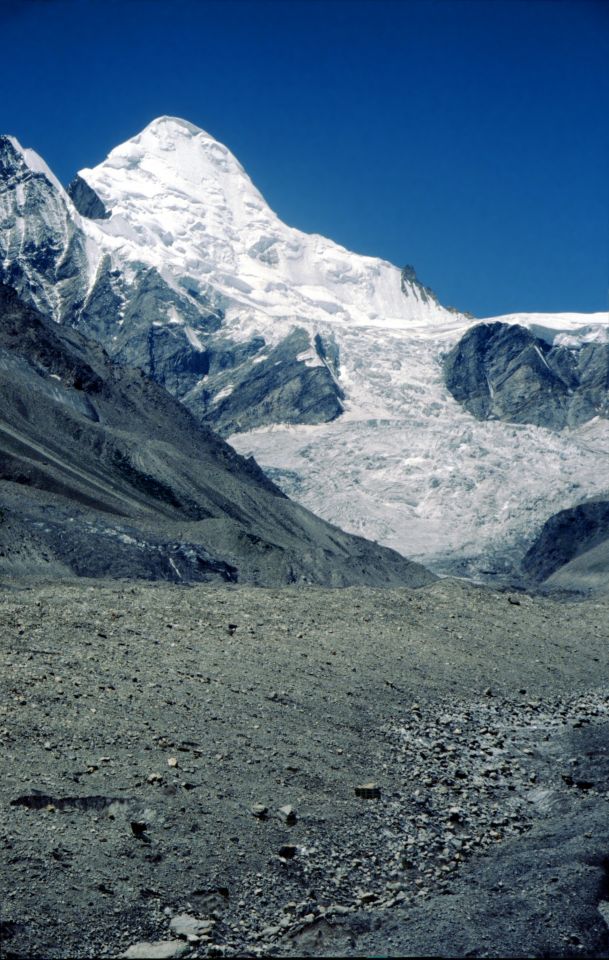 Rupal: kopec Laili Peak a ledovec Rupal