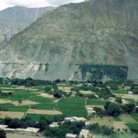 Popis: Z Karákóramské dálnice mezi městy Gilgit a Karimabád