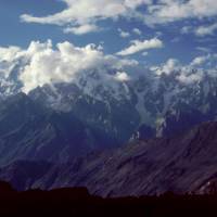 Popis: Z vesnice Hoper pohled na vrchol Ultar (7388 m)