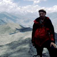 Popis: Pavouk na vrcholu Rush Peaku (5098 m).