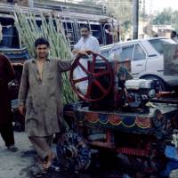 Popis: Péšávar, výroba nápoje z bambusu