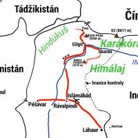 Popis: Plánek naší cesty v severním Pákistánu. Červená plná čára: bus, tečková: pěší putování.