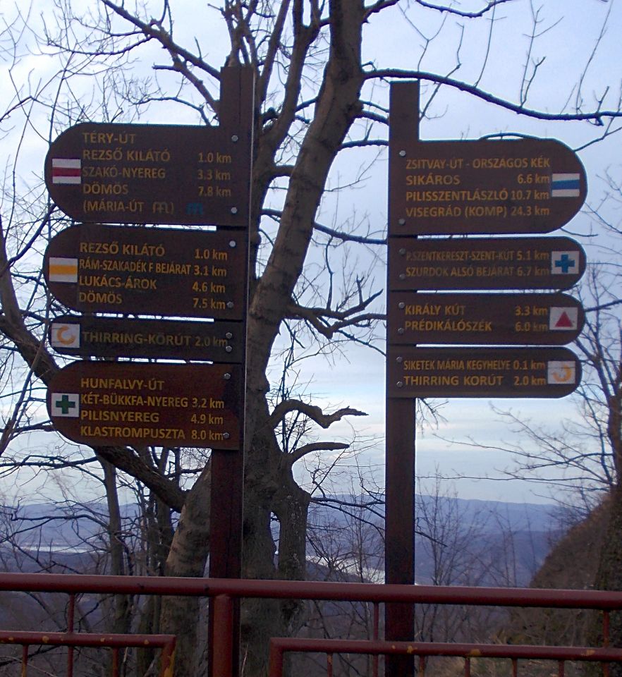 Vyšehradské vrchy, Dobogo-kö (699 m n.m.), nejvyšší bod pohoří