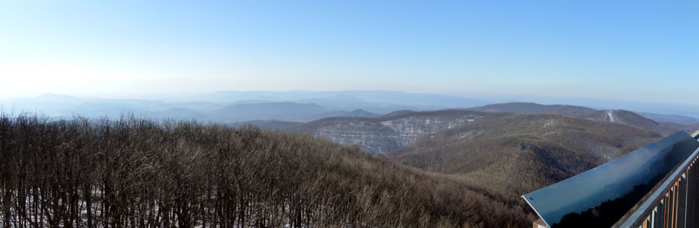 Börzsöny, Csovanyos (938 m), ranní výhled z vrcholové rozhledny