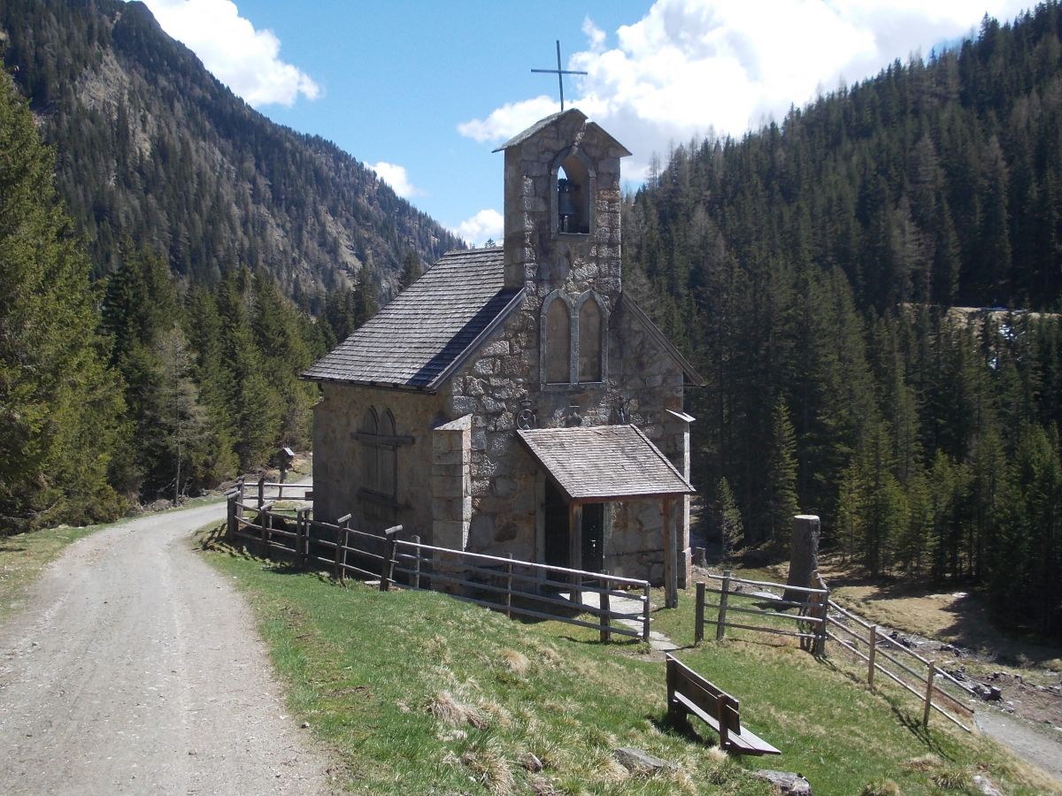 Kostelíček v cca 1650 m.