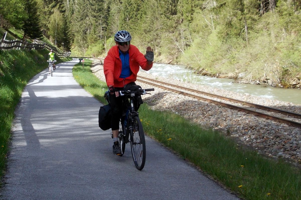 Stezka pod Tamswegem: cyklo, úzkokolejka a řeka