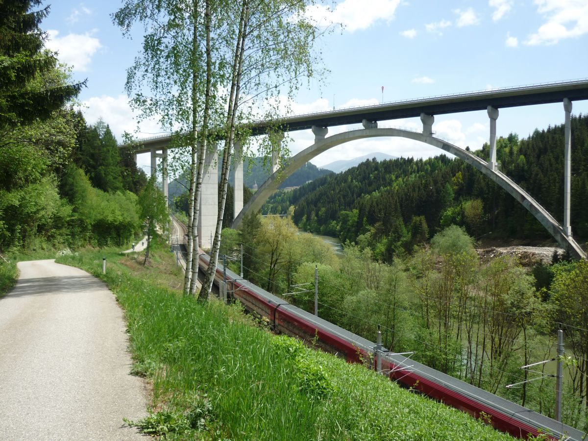Před Judenburgem, dálniční most přes Muru. Foto K.S.