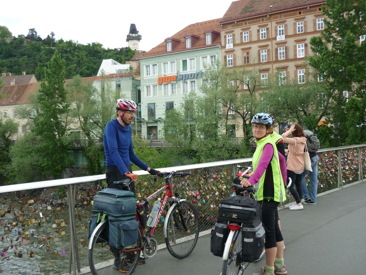 Graz, most se zámečky štěstí. Foto K.S.