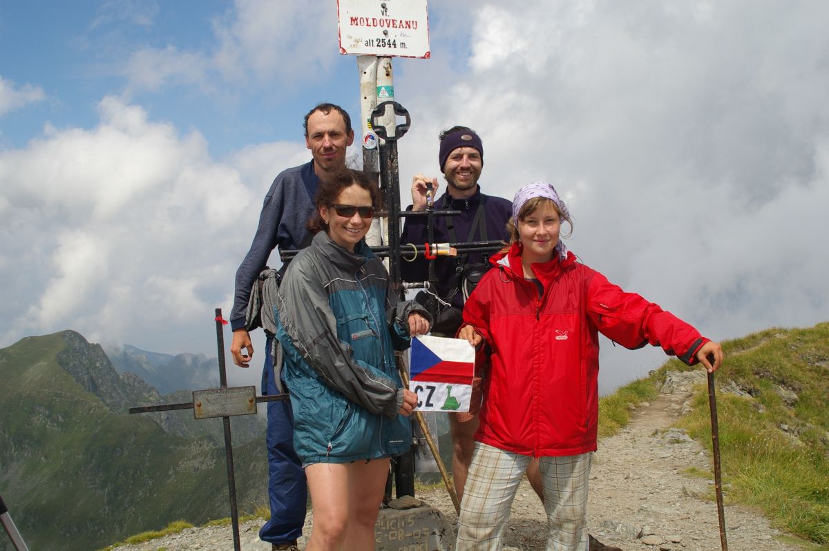 Făgăraş, Moldoveanu (2544 m), vrcholová fotka na nejvyšší hoře pohoří a celého Rumunska