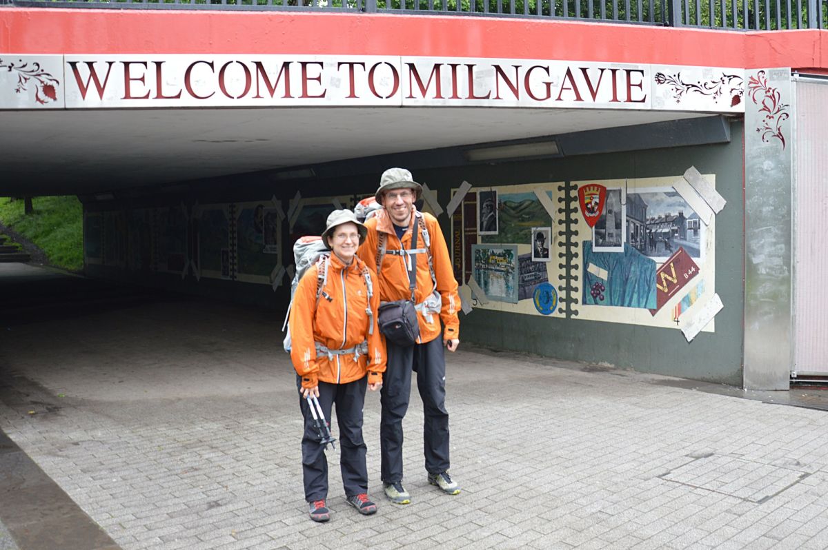 West Highland Way (Cesta západní vysočinou), začátek cesty na předměstí Glasgow, městečko Milngavie