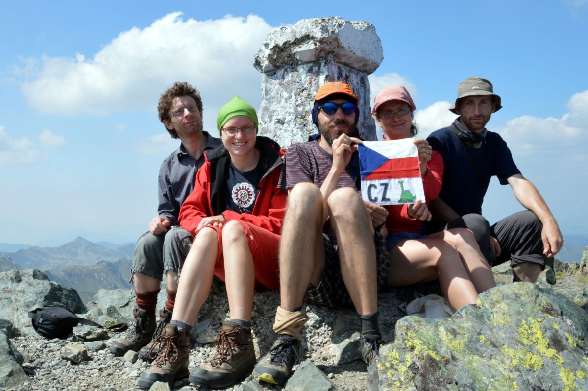 Đeravica (2656 m), na nejvyšší hoře Kosova; Zleva: Cody, Lucka, Pavouk, Janča, Koudy