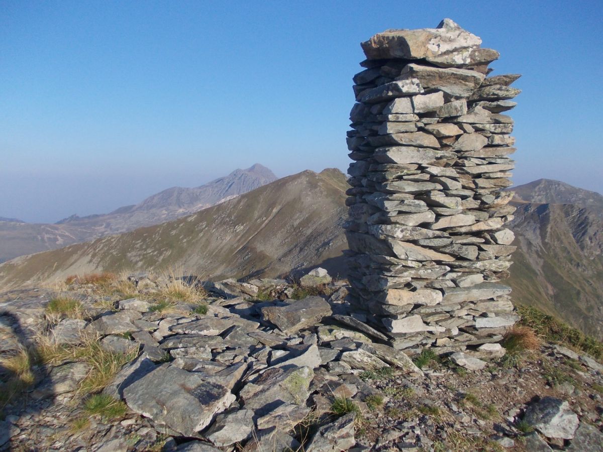 Tromeda, na trojmezí Kosova, Albánie a Černé Hory; zcela vzadu Đeravica