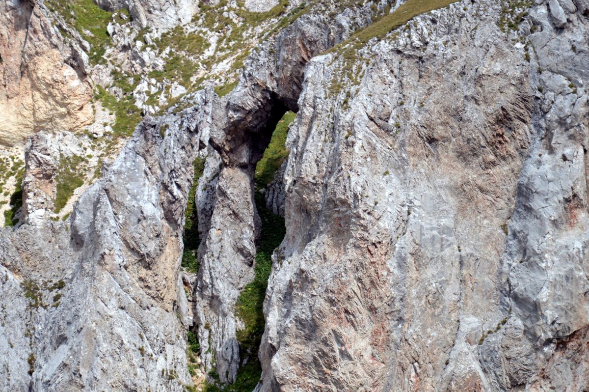 Ljumbardská planina, skalní okno