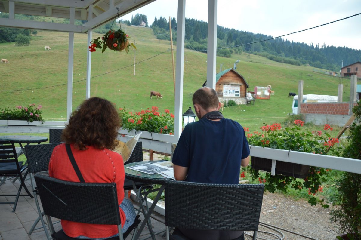 Bogë, turistické letovisko kosovského Prokletije, v restauraci