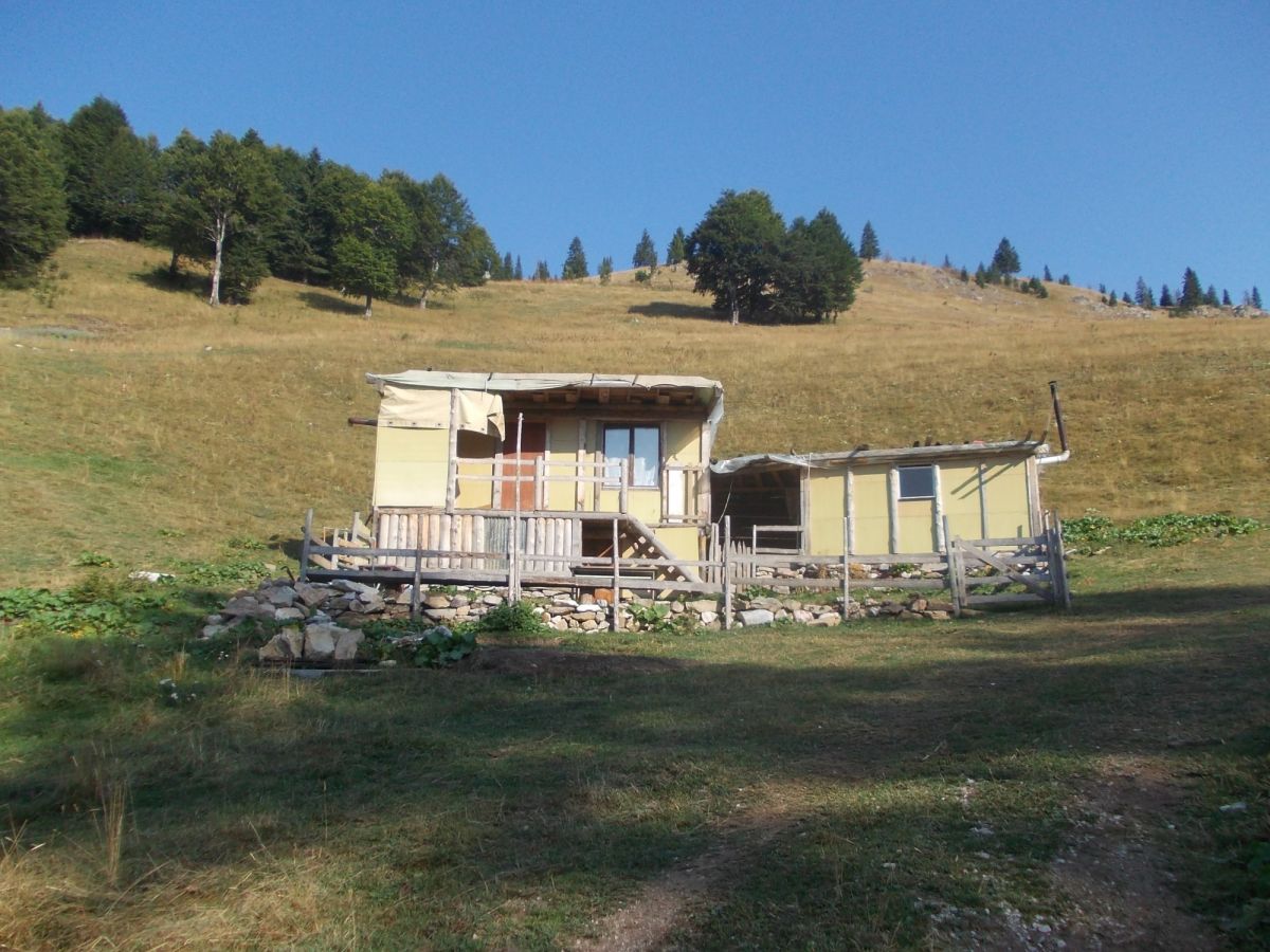 Planina Hajla, údolí Gropa e Male, salaš