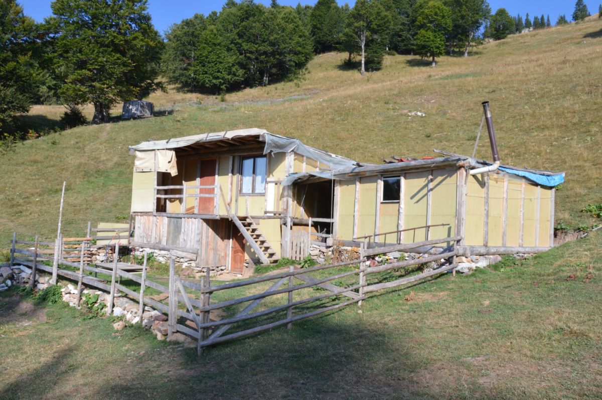 Planina Hajla, údolí Gropa e Male, salaš