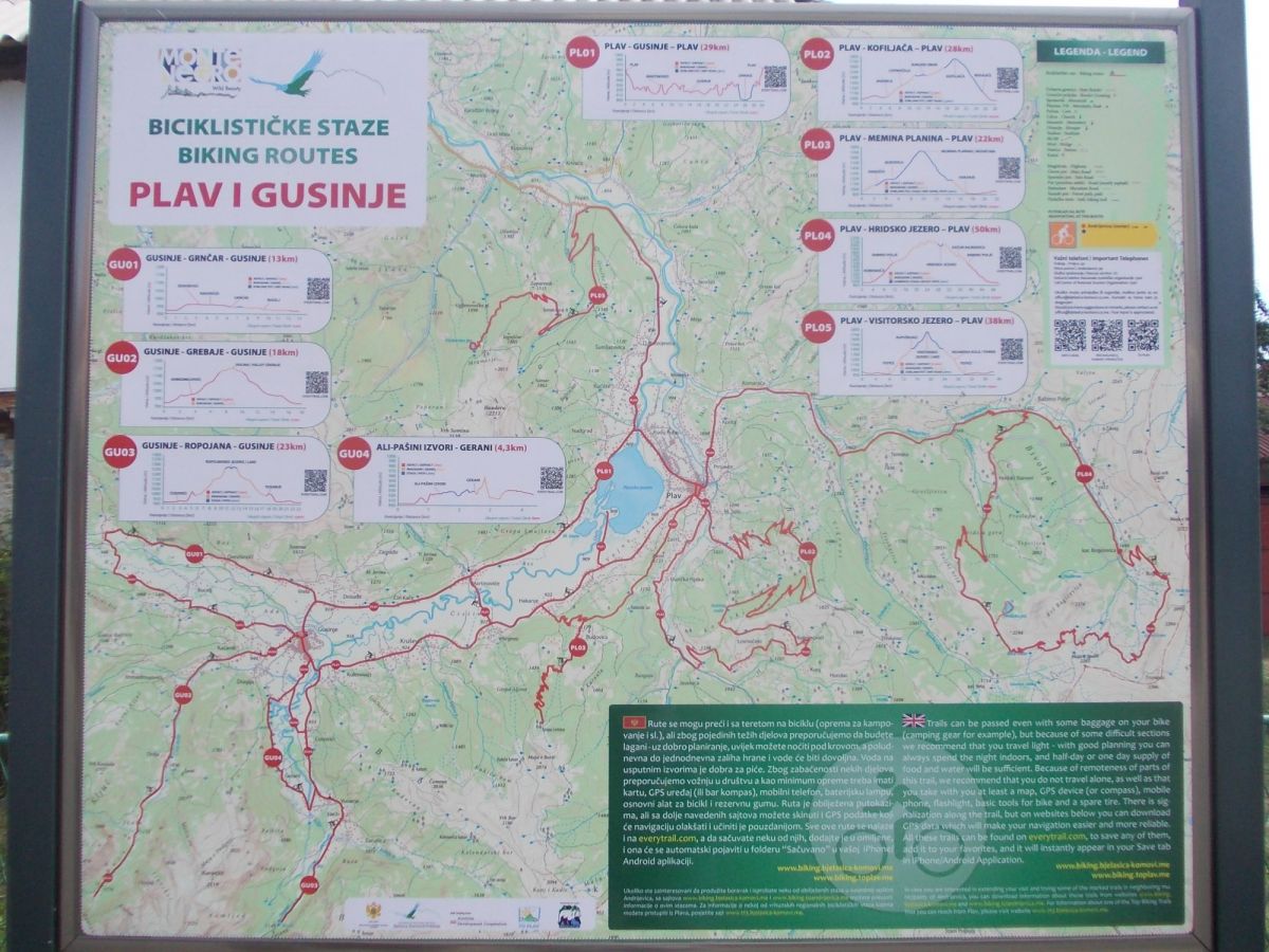 Plav: cyklistické mapy existují (alespoň jako vývěska na více místech), mapy pro pěší jsme nesehnali