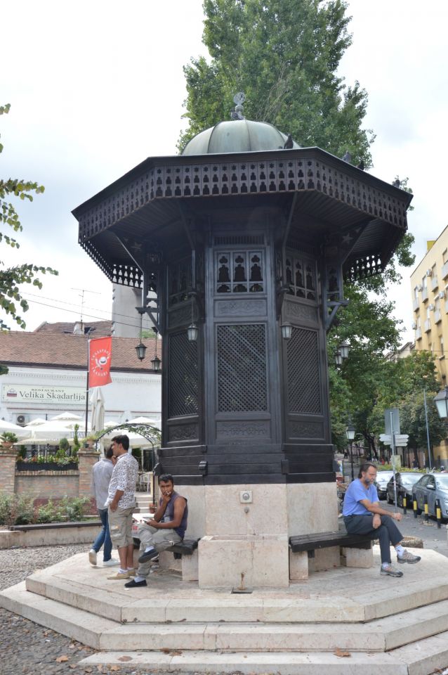 Bělehrad, ulice Skardalija, že by kopie studny, která stojí v Sarajevu