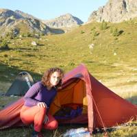 Popis: Ráno pod Đeravicí, vrcholek vykupuje vlevo zcela vzadu