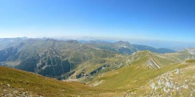 Popis: Na hoře Maja e Rops (2501 m), pohled k jihozápadu