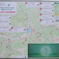 Popis: Plav: cyklistické mapy existují (alespoň jako vývěska na více místech), mapy pro pěší jsme nesehnali