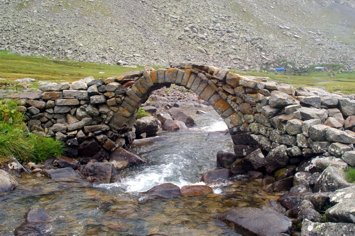 Kaçkar, údolí Davali Deresi, starý mostek v místě Davali