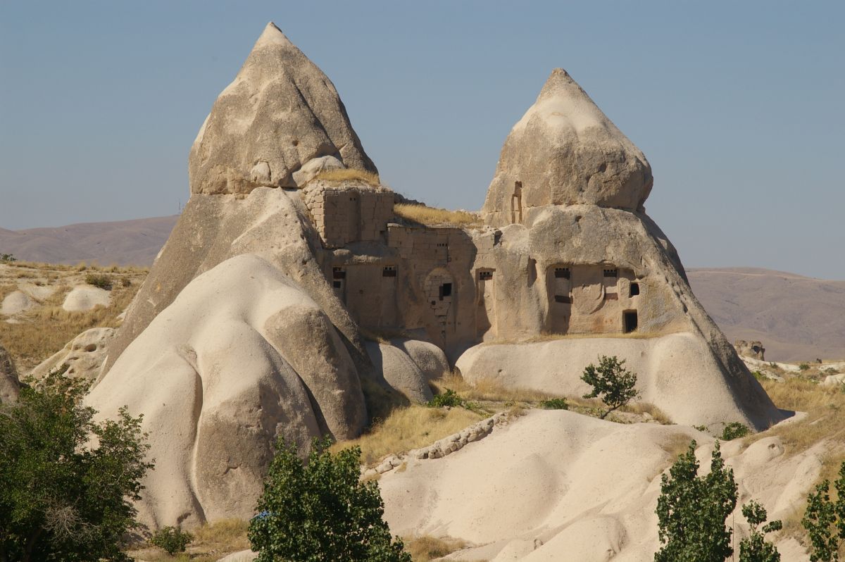 Kapadocie, Göreme, domy ve skále