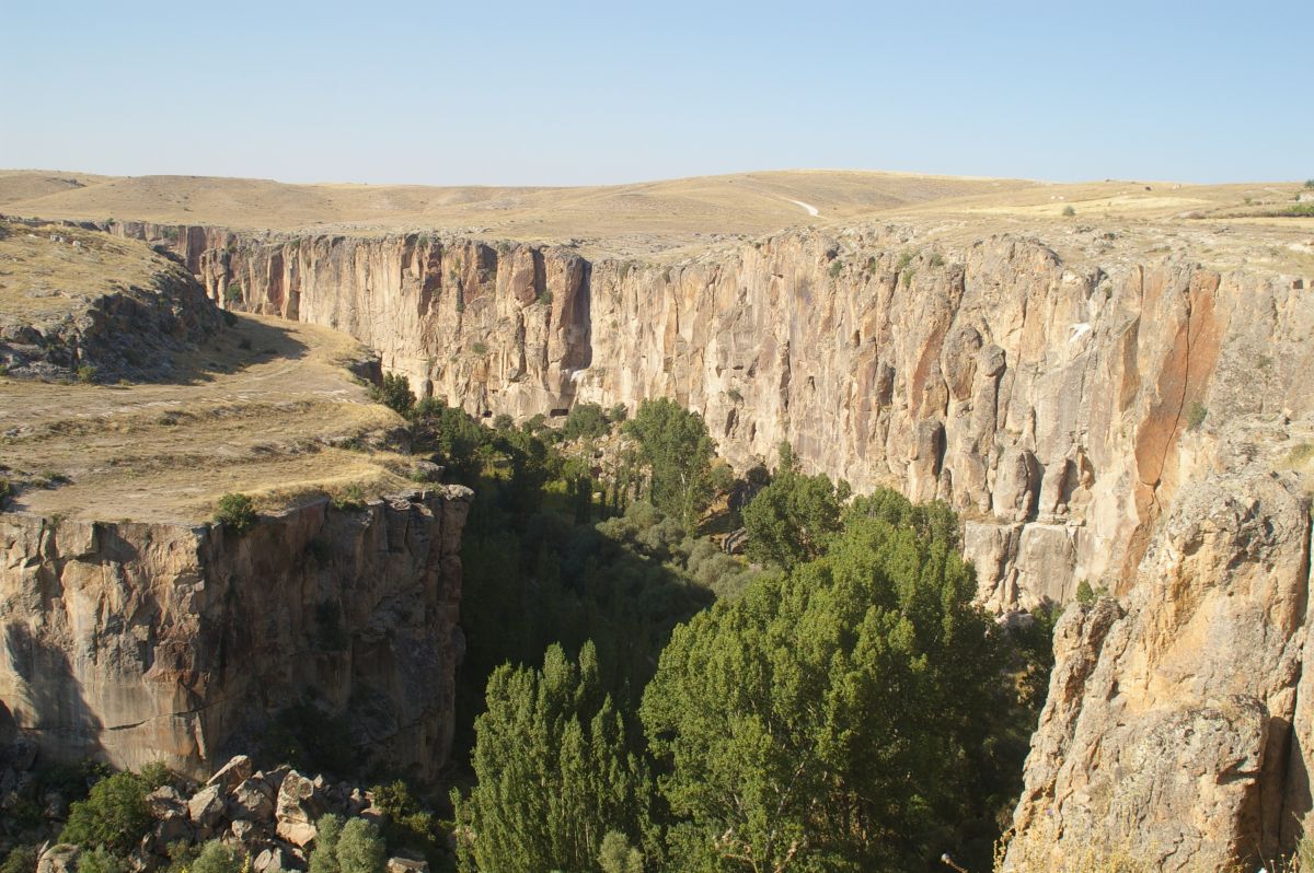 Kapadocie, pohled do údolí Ihlary