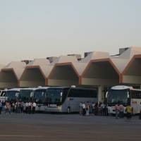 Popis: Antalya, autobusové nádraží. Autobusy vládnou turecké dopravě