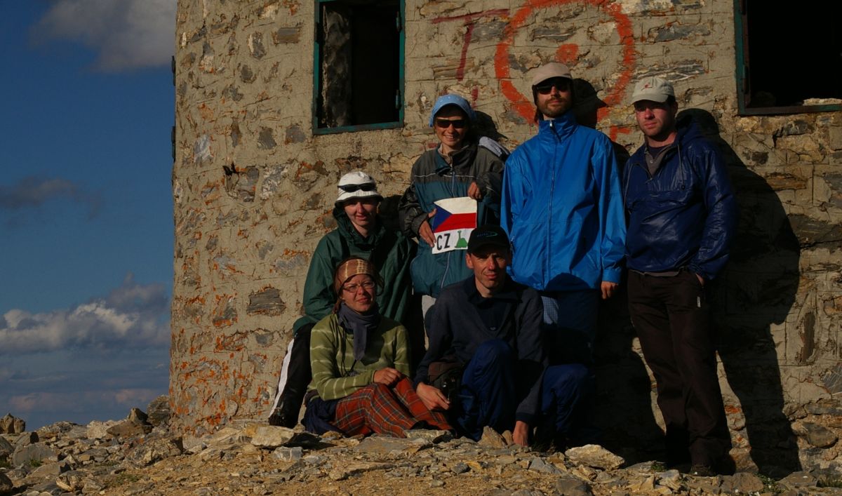 Společná fotka na vrcholu Titova vrvu (2748 m)