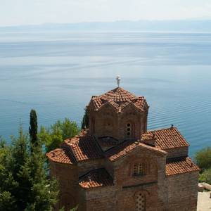Kostelík na břehu Ohridského jezera