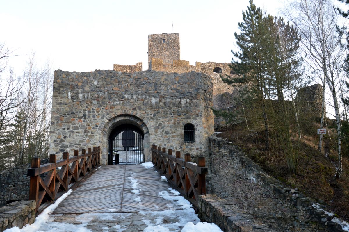 Strečno, ranní pohled na hrad