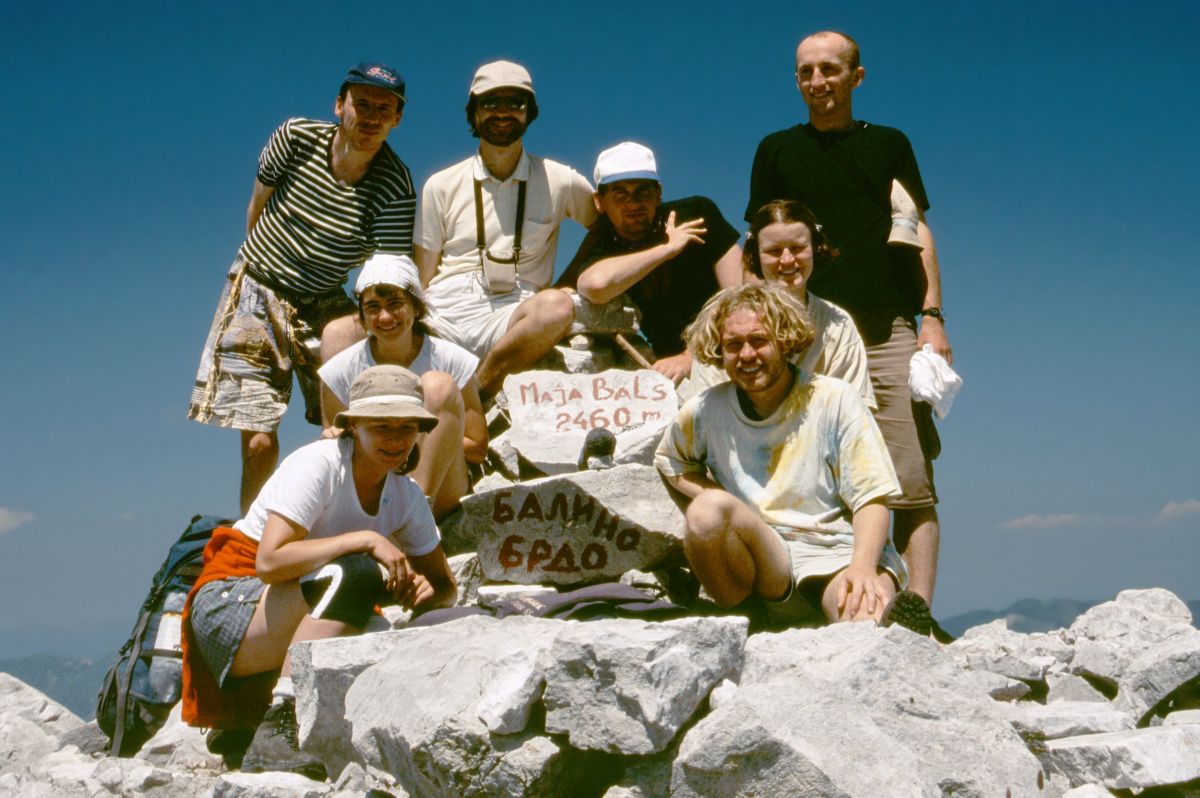 Na Maja Bals (2460m) - společné vrcholové foto všech