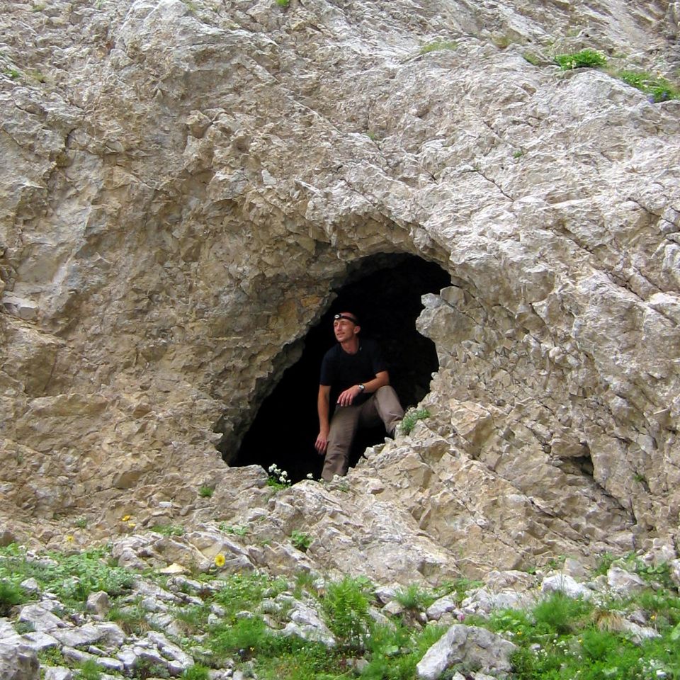 Koudy v albánské jeskyni, foto: Bob