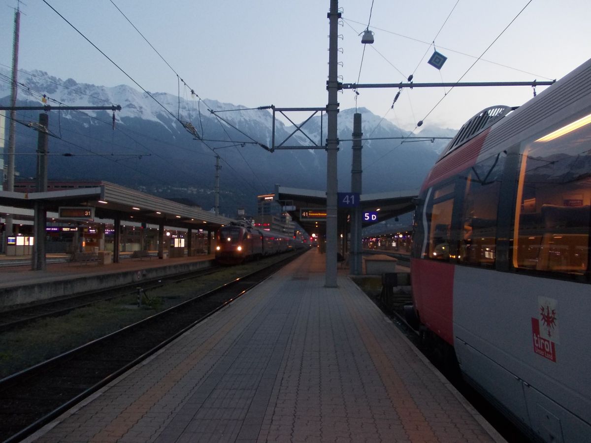Innsbruck, hlavní nádraží, velmi brzké ráno