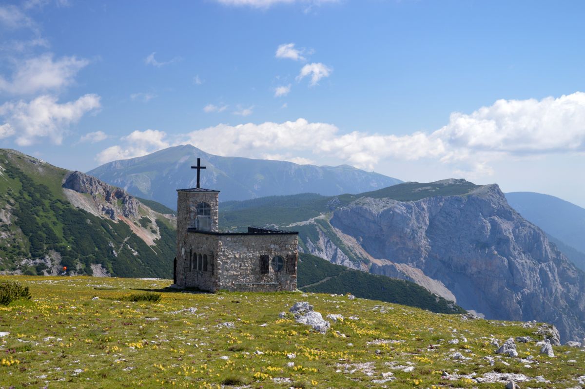 Horská kaple Raxkircherl ve výši 1800 metrů