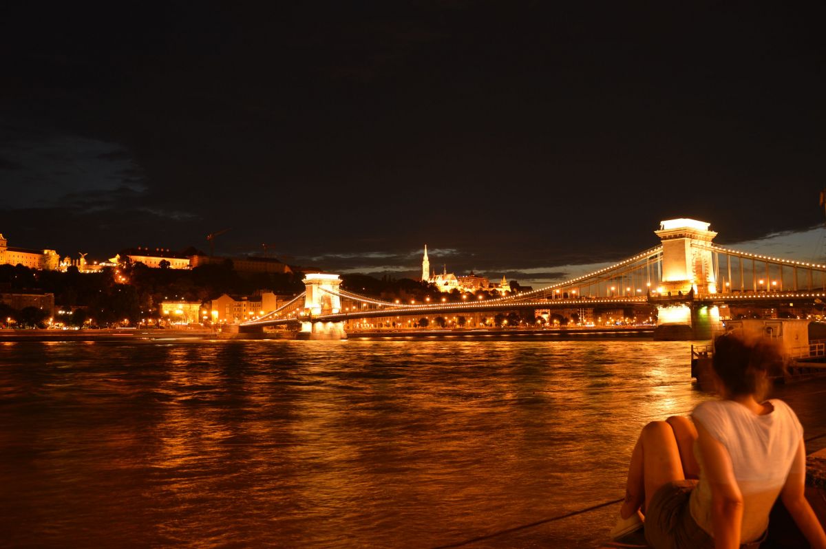 Noční Budapešť cestou z Brna do Bělehradu