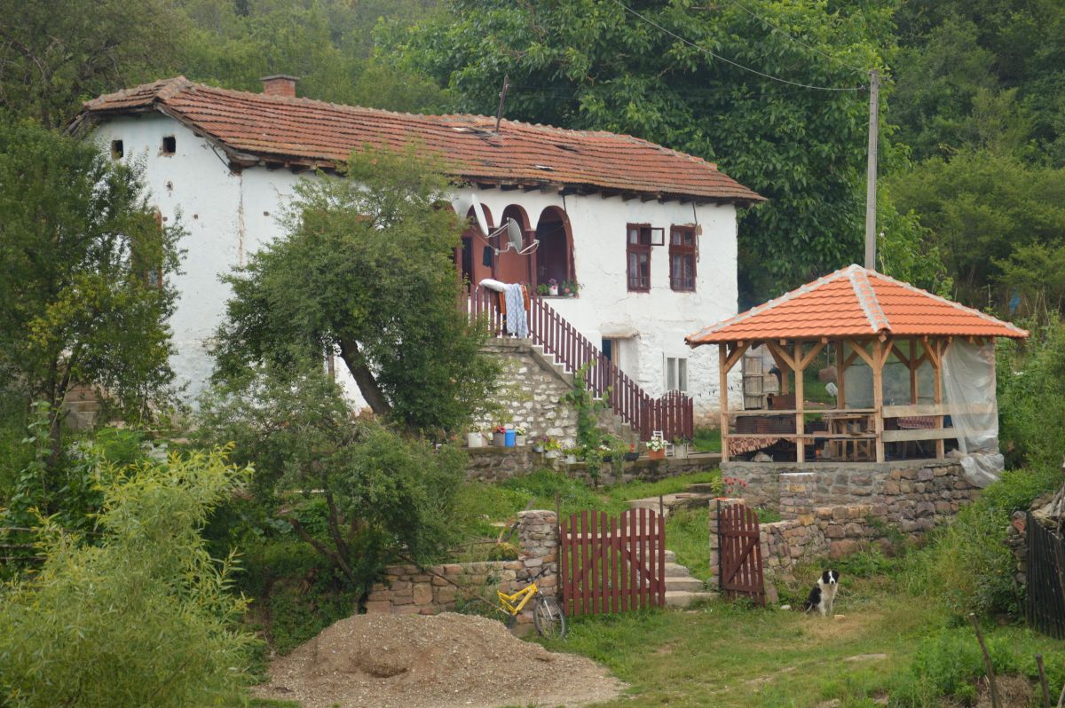 Ves Senokos, opravený domek