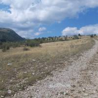 Popis: Nad vsí Slavinja