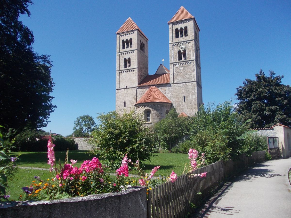 Románský kostel ve vesnici Altenstadt