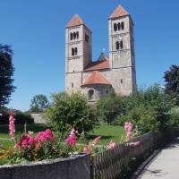 Popis: Románský kostel ve vesnici Altenstadt